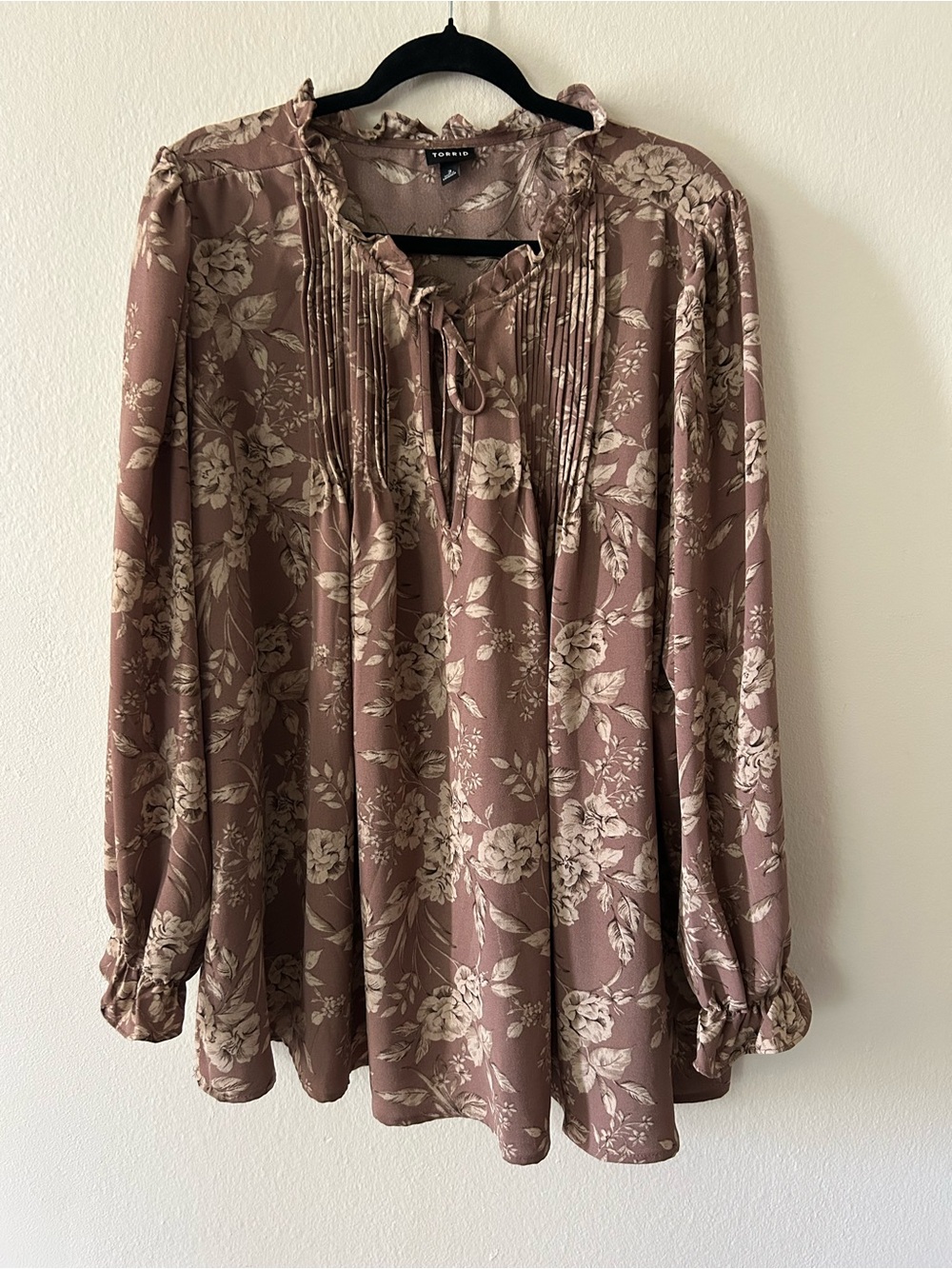 torrid Taupe Floral Tie-Neck Blouse - Picture 6 of 10